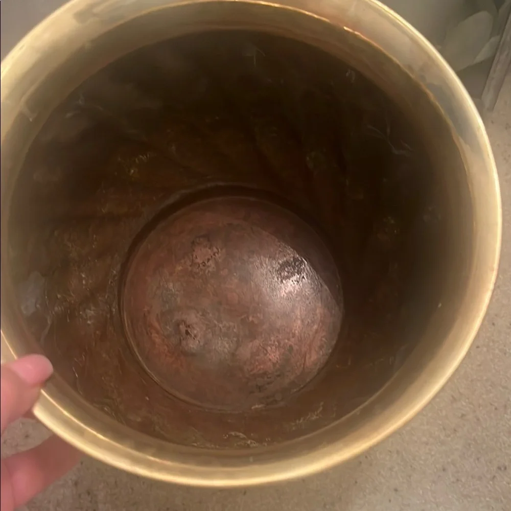 Gold Swirl Pattern Vase Accents